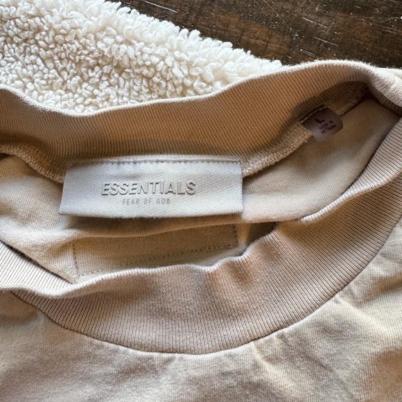 Essentials tee - Picture 2 of 3